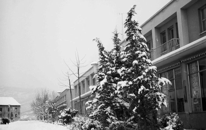 Sneg na Delpinovi ulici. Foto Pavšič, hrani: Goriški muzej.  &copy;Pavšič, hrani Goriški muzej