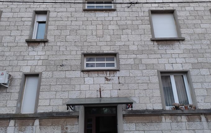 Železničarski bloki na današnji Prvomajski ulici, v bližini Erjavčeve ulice. Foto: Blaž Kosovel..  