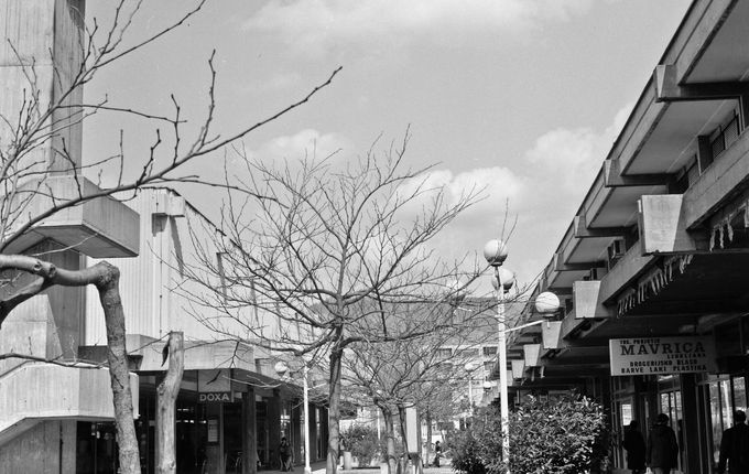 Trgovski center - prva pešcona leta 1970, foto Pavšič, vir: Goriški muzej.  