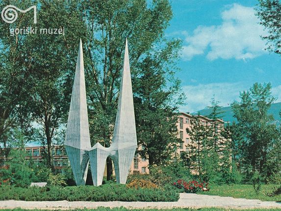 . Ikarus - spomenik Edvardu Rusjanu, zgodnja šestdeseta leta. Kipar Janez Lenassi. &copy;Razglednico hrani Goriški muzej Kromberk – Nova Gorica
