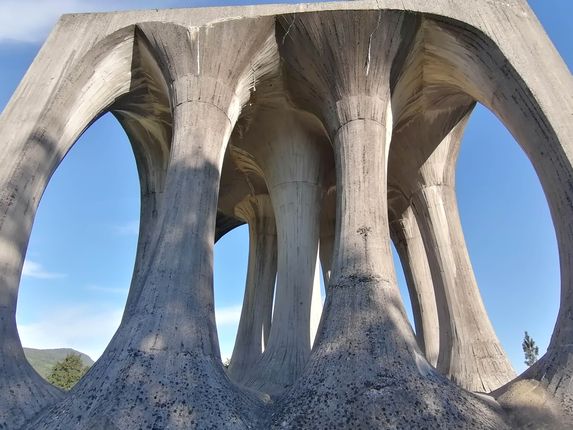 . Spomenik padlim borcem, Ilirska Bistrica,1965, delo Janeza Lenassija. &copy;Foto: Blaž Kosovel