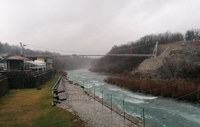 . The new cycling bridge over the Soča River above the kayak course, right next to the border with Italy. &copy;Photo: Blaž Kosovel