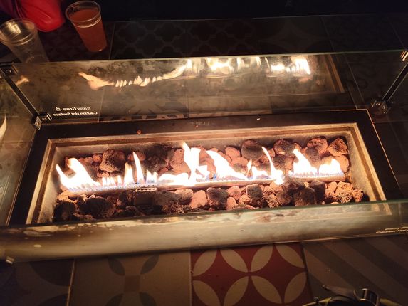 . Zunanji namizni žar, Gostilna Lokve. &copy;Foto: Blaž Kosovel