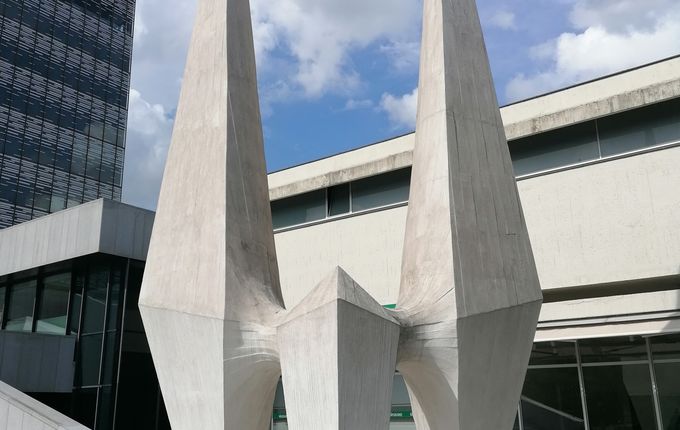 Spomenik Edvardu Rusjanu, avtor: Janez Lenassi. Foto: Blaž Kosovel.  