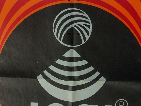 . Jogi, blagovna znamka vzmetnic podjetja Meblo, se je na območju Jugoslavije udomačila kot splošni izraz za vzmetnico in se kot tak v veliki meri uporablja še danes. &copy;hrani Pokrajinski arhiv v Novi Gorici - PANG 0415 Meblo Nova Gorica, t.e. 427