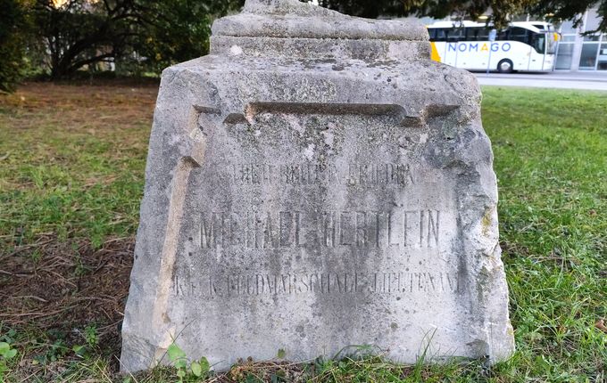 Nagrobnik Michaela Hertleina, foto: Blaž Kosovel.  