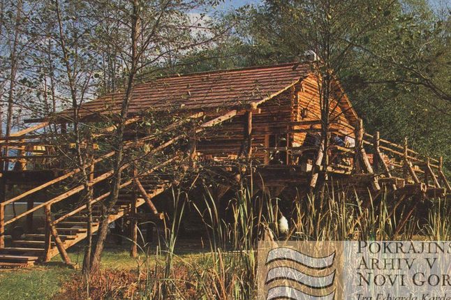 . Gostilna Pikol, 1980. &copy;Razglednico hrani Pokrajinski arhiv v Novi Gorici - PANG 667 Zbirke razglednic krajev Nova Gorica Rožna Dolina, št. 3119.