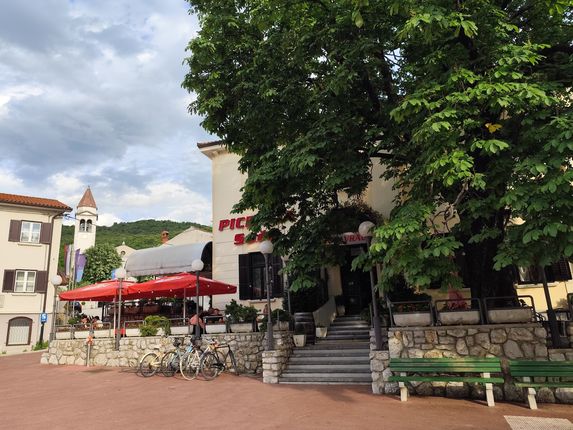 . Trg Jožeta Srebrniča, osrednji trg Solkana &copy;Foto: Blaž Kosovel